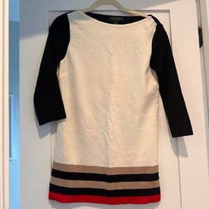 ST JOHN colorblock bateau neckline tunic. Never worn, size P.